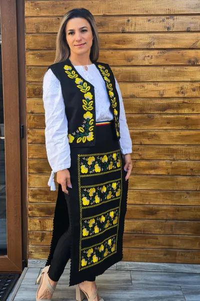 Costum Traditional Vesta si Fote Flori