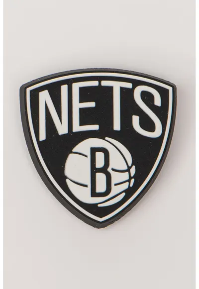 Talisman pentru saboti Jibbitz NETS Team - Alb/Negru