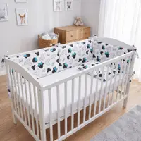 Protectie laterala pentru patut copii Kerstin Mouse Blue 180 x 30 cm, cu doua fete, suprafata din bumbac 100, prindere cu panglici