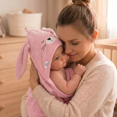 Prosop din bumbac terry pentru copii Bocioland Bunny Pink 95x95 cm,gluga brodata,urechi decorative,100 bumbac