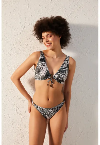 Sutien de baie cu cupe triunghiulare si model - Alb/Negru/Gri