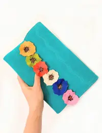 Plic turcoaz lucrat manual din piele naturala, cu maci multicolori