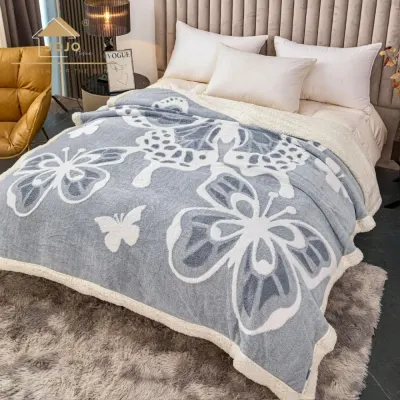 Patura CoCoLiNo cu blanita, 200x230cm, Jojo Home, Gri deschis, Alb, Fluture