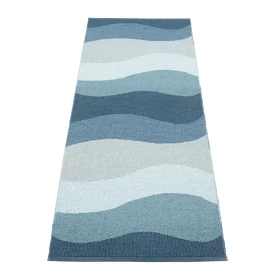 Covor tip traversă pentru interior și exterior albastru 70x200 cm Urvi Water – Pappelina