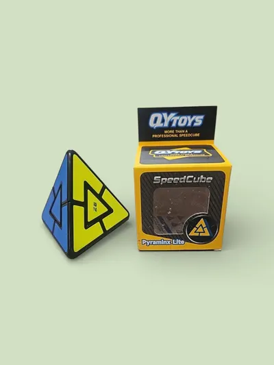 Puzzle Piramidă Pyraminx Lite 8 cm – SpeedCube QY Toys,En-gros
