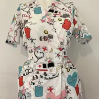 Bluza medicala kimono alba cu imprimeu, Model Ambulanta - L