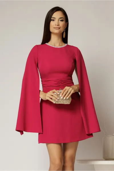 Rochie DY Fashion scurta magenta cu maneci lungi crapate si aplicatii la decolteu