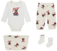 Set de 4 piese Guess - Body, pantaloni, șosete și neceser, bej, 6-9 luni