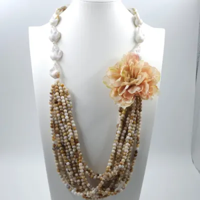 Colier statement cu floare 3D si siraguri de margele , design romantic