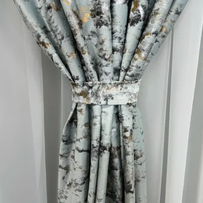 Draperie Catifea Nikko cu insertii aurii, 140cm latime x 260cm inaltime, cu TIV LAT, Culoarea oului de rata - V27
