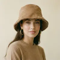 Palarie clos reversibila cu o fata blanita si o fata catifelata, camel
