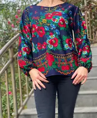 Bluza stilizata cu motive florale Sanziana 12