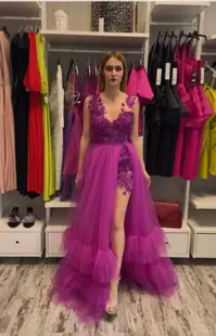 Rochie de ocazie din tull fucsia cu broderie florala 3D
