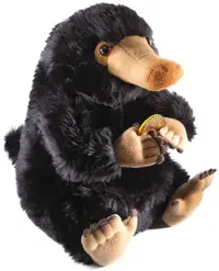 Figurină de plus The Noble Collection Movies: Fantastic Beasts - Niffler, 21 cm