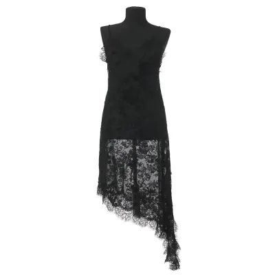 Rochie neagra din dantela cu bretele subtiri si croiala asimetrica
