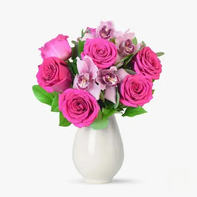Buchet de flori cu trandafiri si Cimbidyum