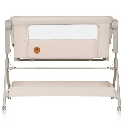 Patut co-sleeper Lionelo Leonie Plus Bej pliabil, cu sistem de leganare, setare unghiulara, reglabil in 6 pozitii pe inaltime, conform cu standardele europeane de securitate EN1130 si EN16890