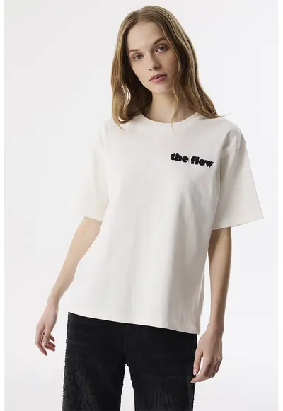Tricou din bumbac cu decolteu la baza gatului si aplicatie text - Alb