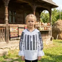 Ie traditionala fetite Doris 4