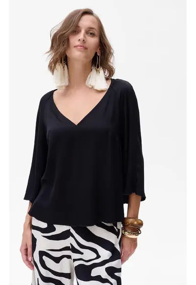 Bluza lejera cu decolteu in V