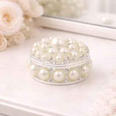 Cutie Bijuterii Rotundă 5 cm cu Decorațiuni model perle și Strasuri AZAY – Casetă Bijuterii Elegantă, Cutie Inel, Cutie Cadou Femei Premium cu Ambalaj