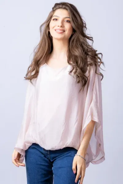 Bluza roz diafan din matase si vascoza cu maneca fluture