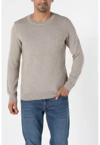 Pulover regular fit cu decolteu la baza gatului