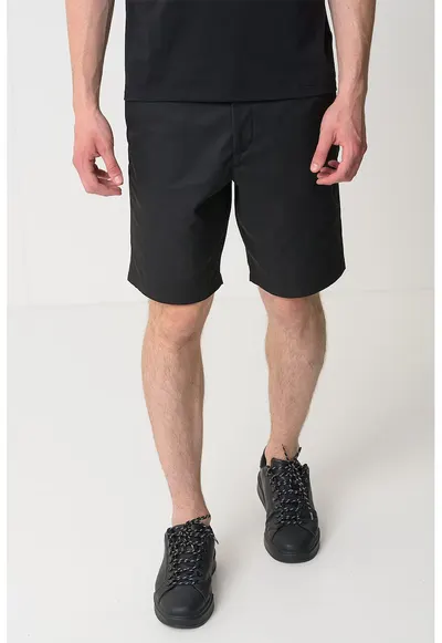 Pantaloni scurti cu model uni si buzunare laterale - Negru