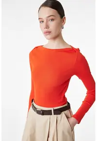 Bluza striata cu decolteu barcuta - Rosu vermillion