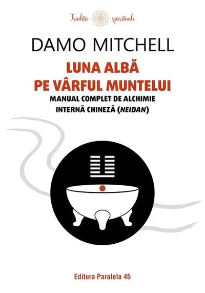 Luna albă pe vârful muntelui - Paperback brosat