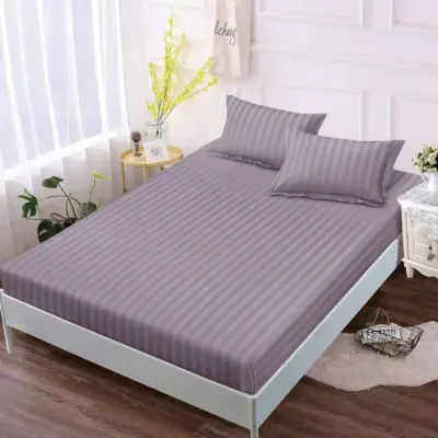 Cearsaf cu Elastic 180x200 cm Damasc Finetat, si 2 Fete de Perna 50x70 cm, Gri Mov
