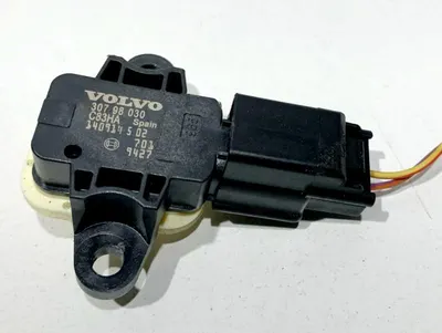 Senzor impact fata 30798030 Volvo XC60 facelift (2013-2017)