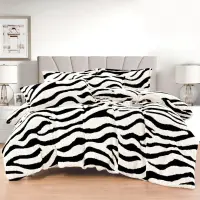 Lenjerie pat dublu, Super Pufoasa COCOLINO Sherpa, cu ELASTIC, 4 piese, Alb, Zebra Print