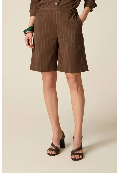 Pantaloni scurti drepti cu dungi - Maro
