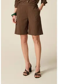 Pantaloni scurti drepti cu dungi - Maro