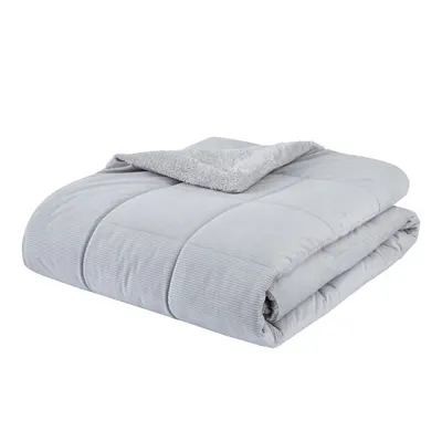 Cuvertură gri deschis matlasată din micropluș pentru pat dublu 200x220 cm Cosy Cord – Catherine Lansfield