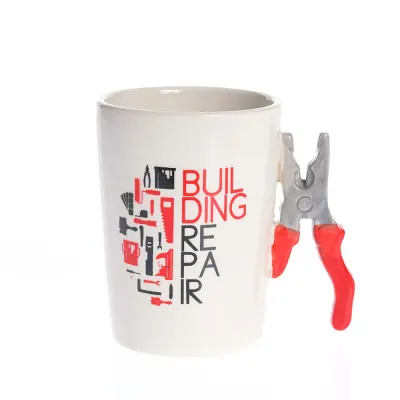 Cana ceramica cu mesaj „Building Repair” si maner in forma de cleste