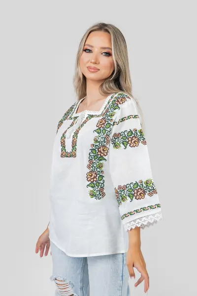 Bluza alba cu motiv floral multicolor Dalia 01