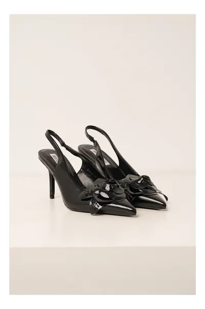 Pantofi negri din piele ecologica cu floare mai pe varf