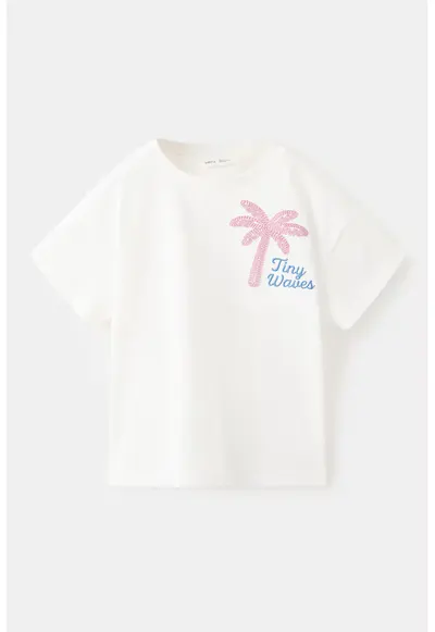 Tricou cu decolteu la baza gatului si broderie - Alb/Roz deschis