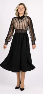 Rochie eleganta neagra cu croi lejer in clos si partea superioara prevazuta cu dantela