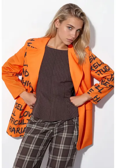 Jacheta lunga tip blazer - supradimensionata - portocalie - crep cu imprimeu text