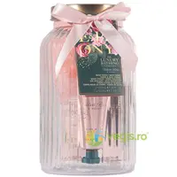 Set Cadou Pure Indulgence Gel de Dus 100ml + Spuma de Baie 100ml + Crema pentru Maini si Unghii 50ml + Crema de Corp 50ml + Burete Exfoliant de Corp 1buc + Borcan de Sticla Reutilizabil cu Capac 1buc