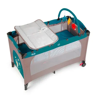 Patut pentru copii Sleepy Baby Space Doggy pliabil, roti cu blocare, bara de jucarii, salteluta de infasat, geanta de transport, usita laterala cu fermoar, dimensiuni 125 L x 65 l x 78 cm