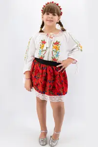 Ie traditionala fetite Lora