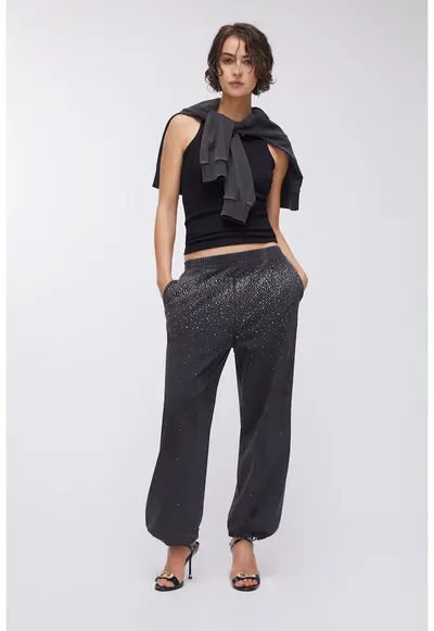 Pantaloni relaxed fit de trening cu strasuri - Negru