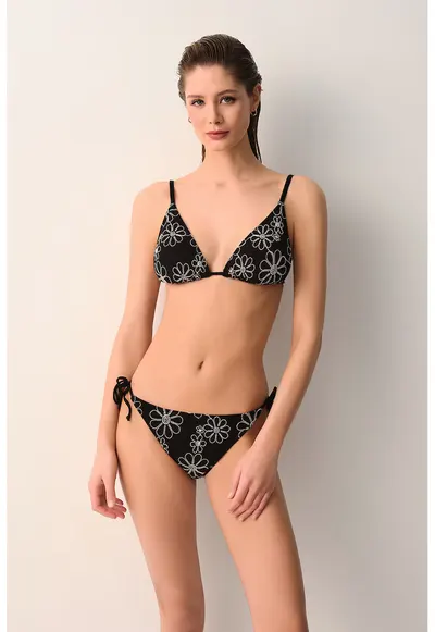 Sutien de baie cu cupe triunghiulare si imprimeu floral - Alb/Negru
