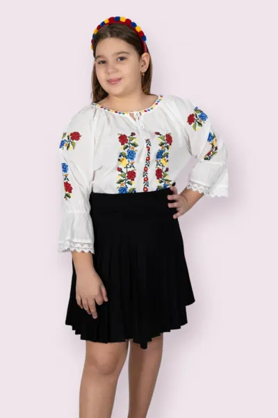 Ie traditionala fetite Rosalinda