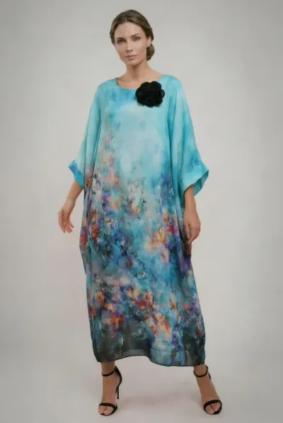 Rochie lunga dama vaporoasa oversized, croi amplu tip kaftan cu imprimeu artistic multicolor turcoaz