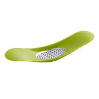Zdrobitor pentru usturoi Joseph Joseph Garlic Rocker, verde